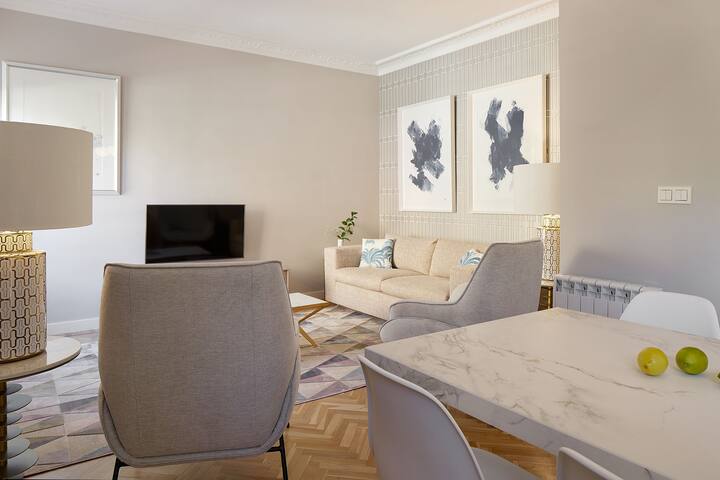 La Belle Suite by FeelFree Rentals gallery image 4