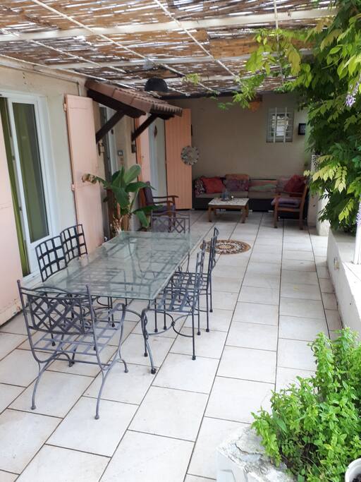 Terrasse avec coin salon