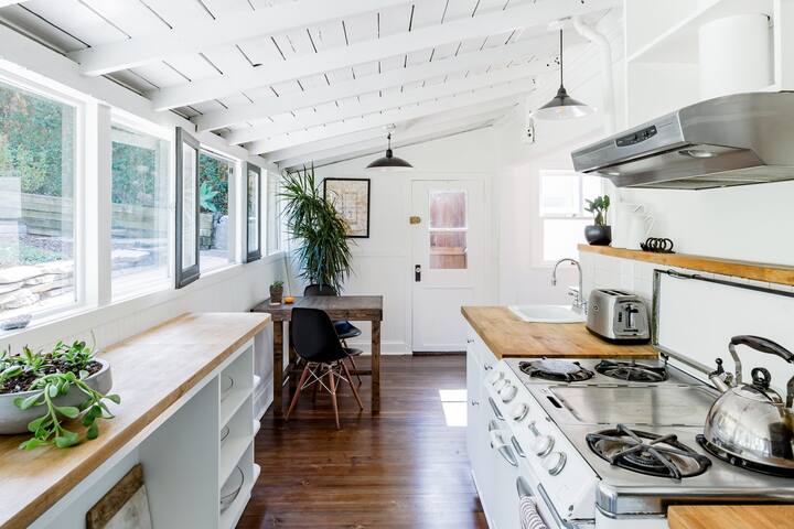 Explore Silver Lake from a Charming Bungalow gallery image 2