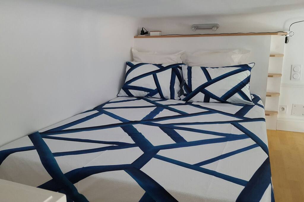 Bedroom with high quality bedding and comfortable Bultex mattress