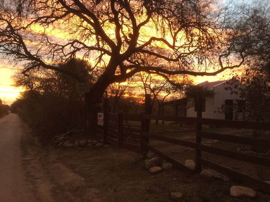 Tranquera de entrada y recepción