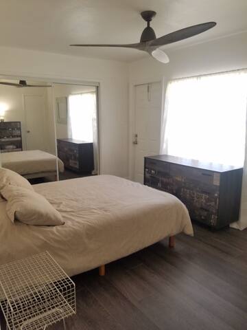 Private suite and bathroom 15 minutes to the beach