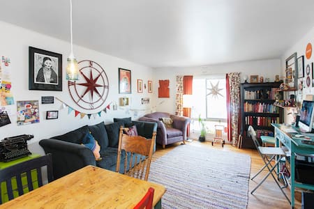 Private Room in Artsy Cozy Family Home