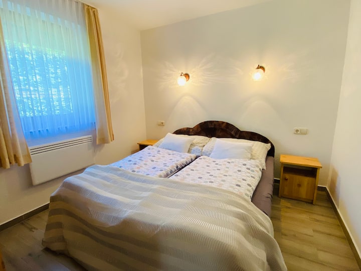 Chumba cha watu wawili na kitanda cha malkia wa Kifaransa 1.60 m