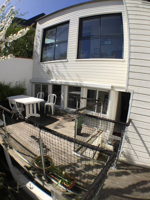 façade EST et terrasse, accès au jardin de 200 m 2