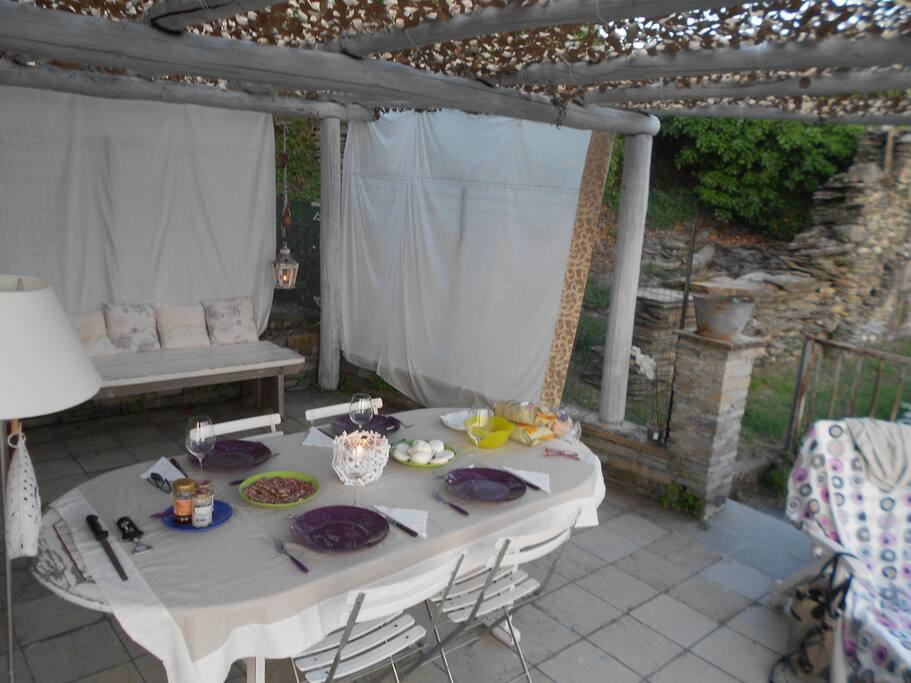 Terrazza antistante l' ingresso