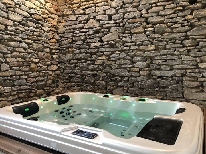 Carcassonne Hot Tub Rentals - Occitanie, France