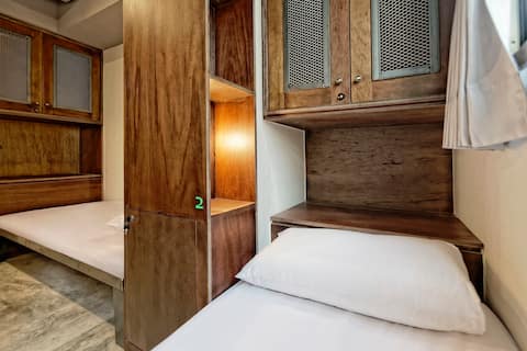 [F Standard Two Single Room] 1 min walk from Zendoji MRT | Huashan Wenchuang Special Area | Taipei S