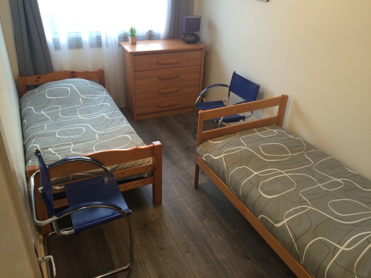 Საძინებელი 2 : 2
ერთადგილიანი საწოლი