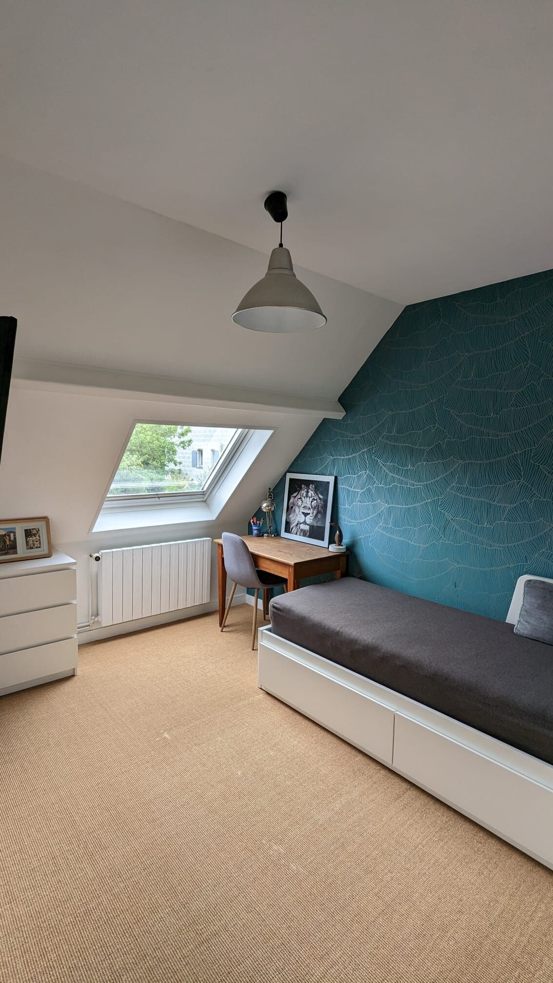 Inawezekana kitanda cha mtu mmoja au kitanda cha watu wawili. 