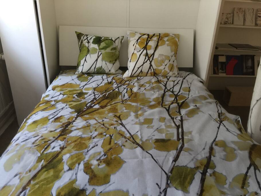 säng 140 cm, tyg från www.studiobjarka.com