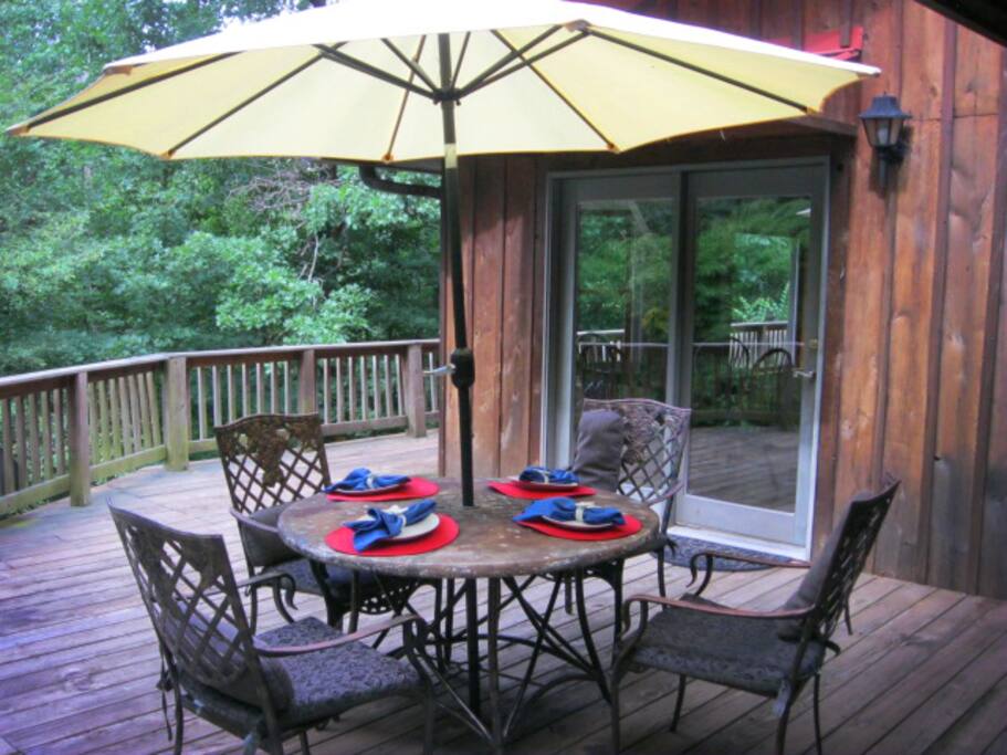 Deck off of kitchen