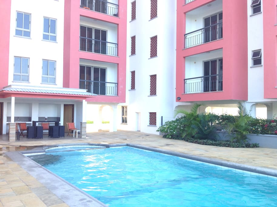 Well maintained Swimming pool