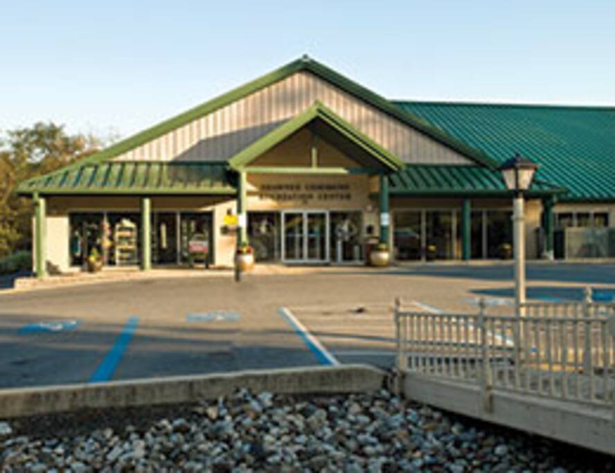FRONT ENTRANCE AT WYNDHAM SHAWNEE VILLAGE RESORT