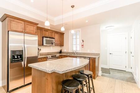 Beautiful Villa on Lake Joseph - Rocky Crest