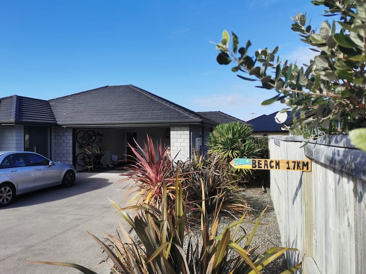 Private room in modern Papamoa home Houses for Rent in Papamoa, Bay