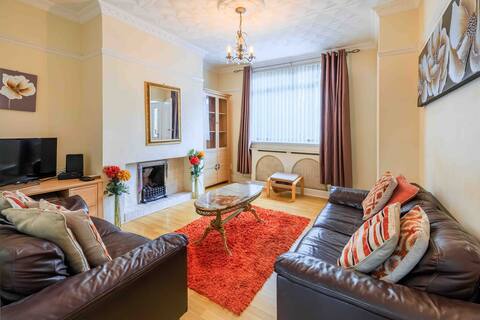 Clean & Tidy 3 Bed Terrace, Central Location