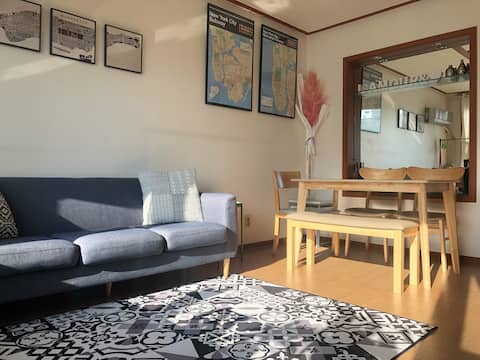 Pyeongchon Station, 2 minutes away *Newly renovated* Quiet and tidy house!