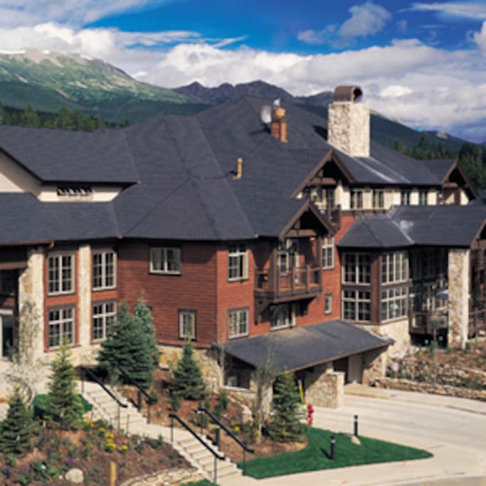 Grand Timber Lodge