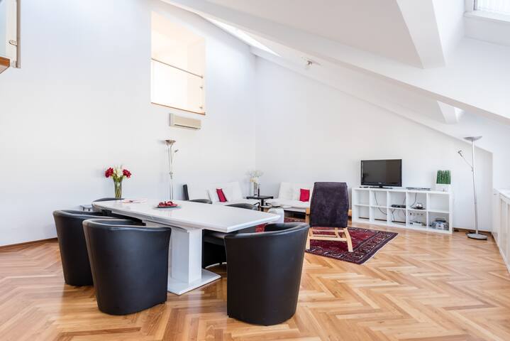 Penthouse Opera 2 Bedrooms and Aircondition gallery image 3