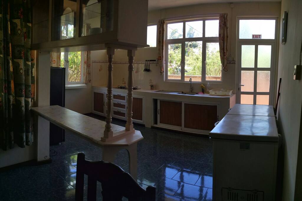 Access to the kitchen from the living room