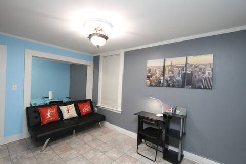 ★LOVELY 2 BEDROOMS CLOSE TO BUS STOP TO NYC!★