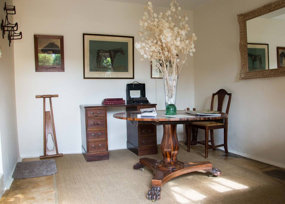 Hallway leading into the sitting room. Maps and guidebooks of the area available.