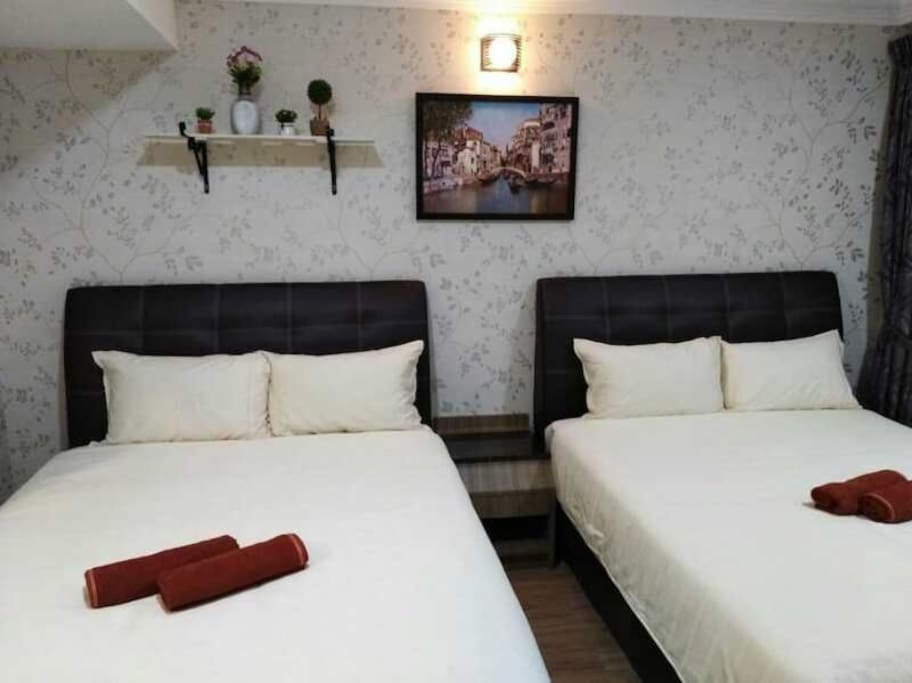 STUDIO 2 =2 queen size beds & 1 bathroom.can comfortably fit in 4 adults.
