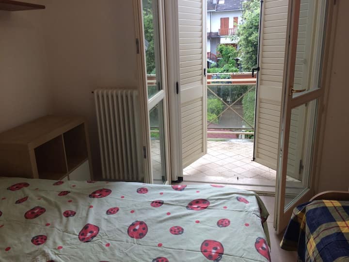 1. kat 2 kreveta za jednu osobu i drugi balkon