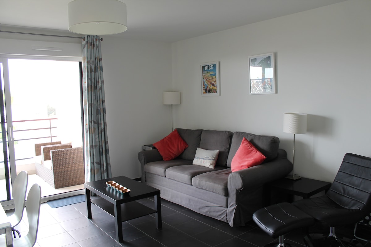 Soba za sjedenje sa sofom na razvlačenje