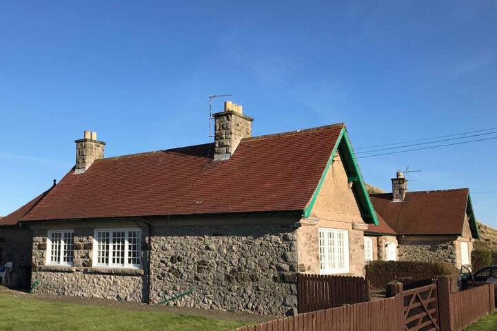 Norcot Coastguards Cottage Beach Front Location Cottages For