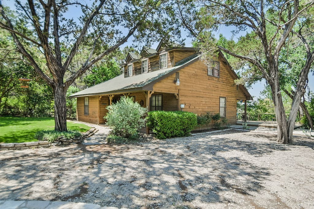 Artsy Lake House in Granbury Houses for Rent in Granbury, Texas