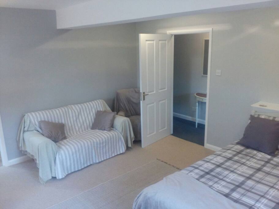spacious self contained studio apartment with sofabed