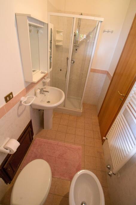 Bagno privato con doccia