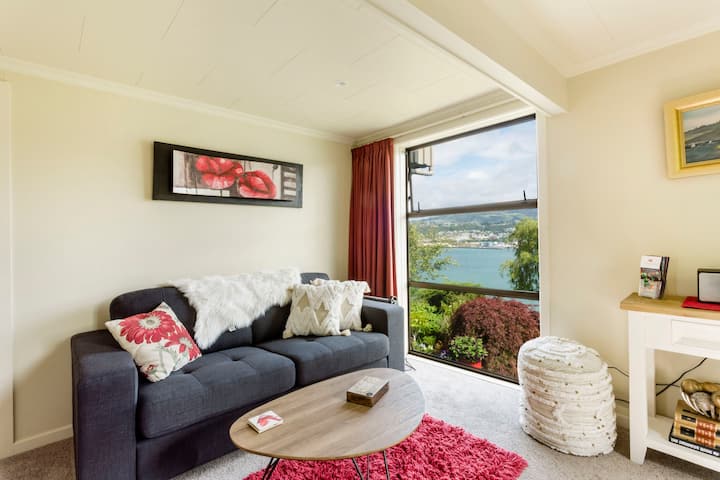 Stunning City And Harbour Views - Dunedin