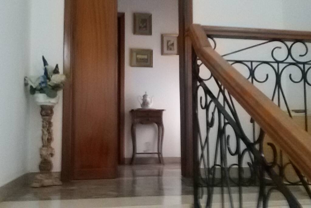 pianerottolo ingresso appartamento