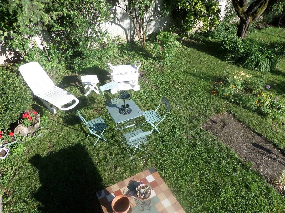 Jardin verdure fleurs