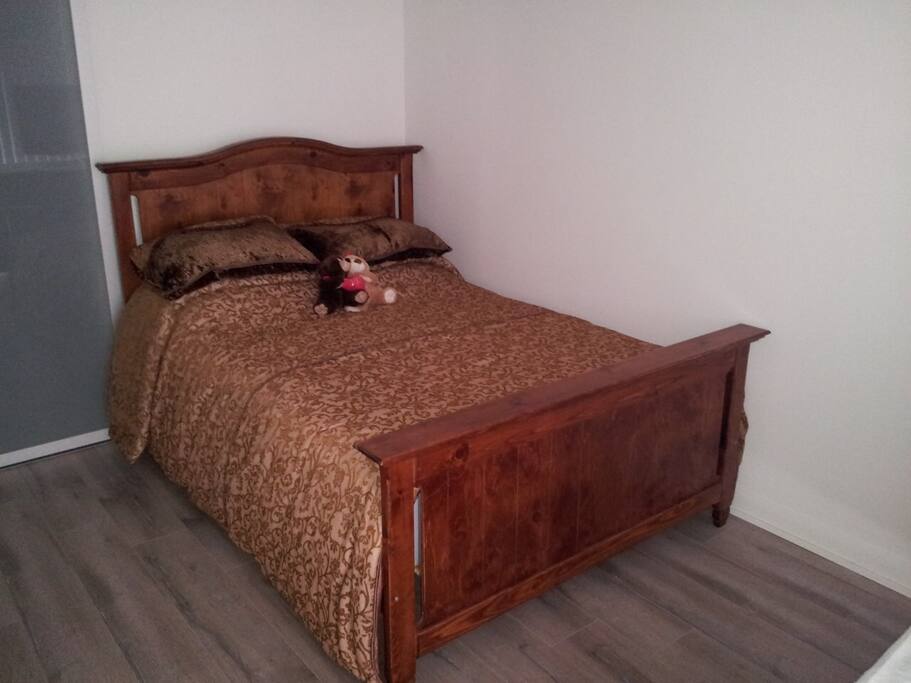 Master bedroom (1)