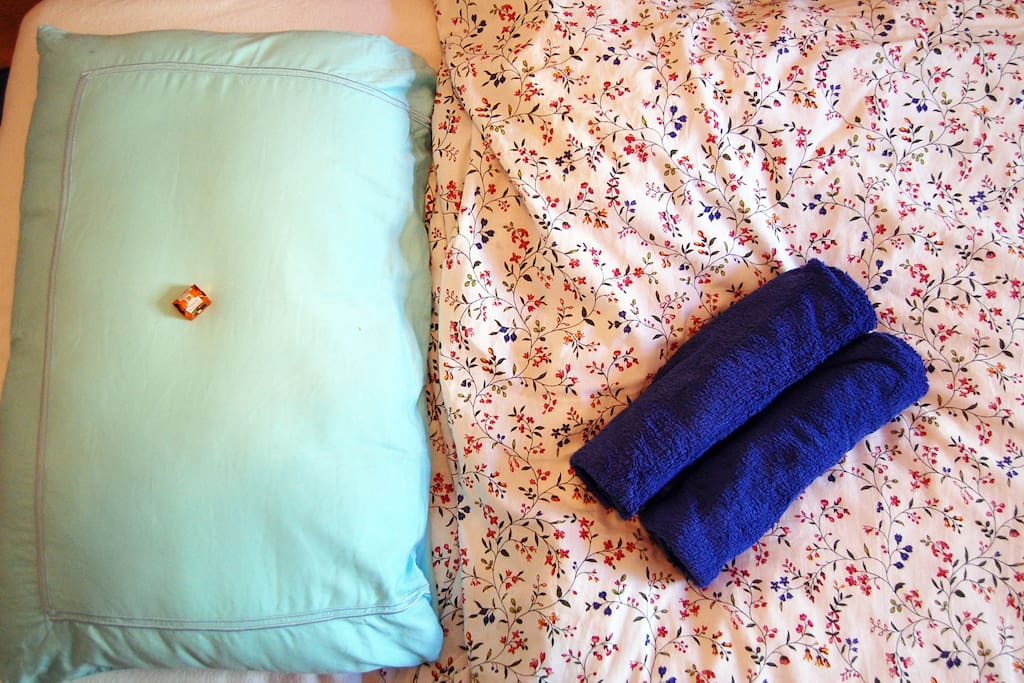 Handtuch und Willkommensschokolade / towels and welcome sweets