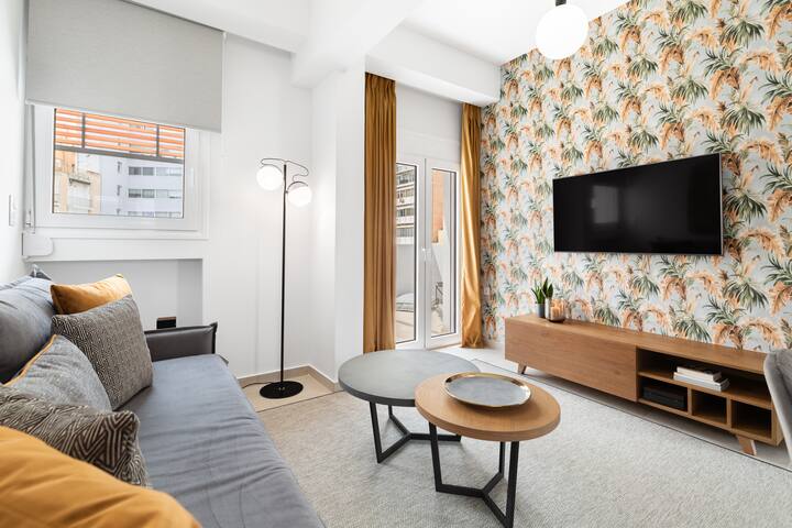 Sun-Splashed Top-Floor Duplex w/ Outdoor Jacuzzi! gallery image 3