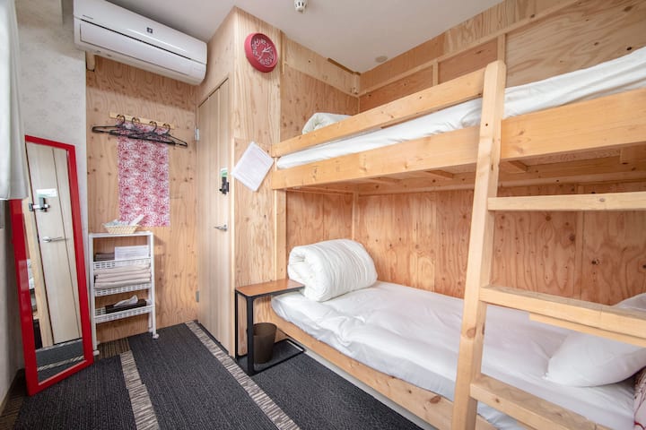 Chumba cha ghorofa/Yuri