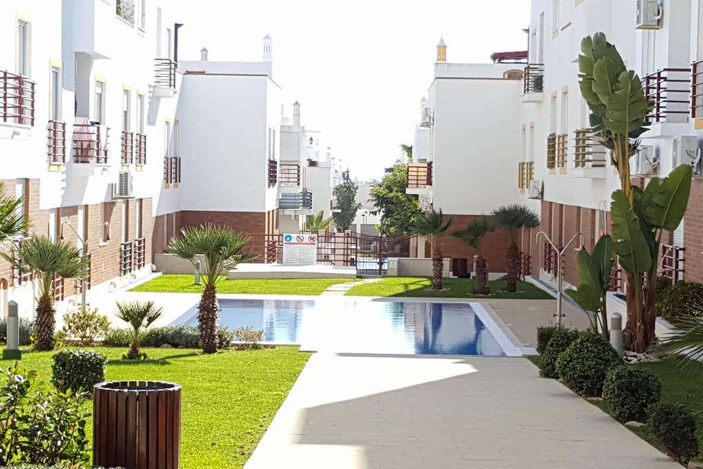 Zona comum - Jardins e piscina