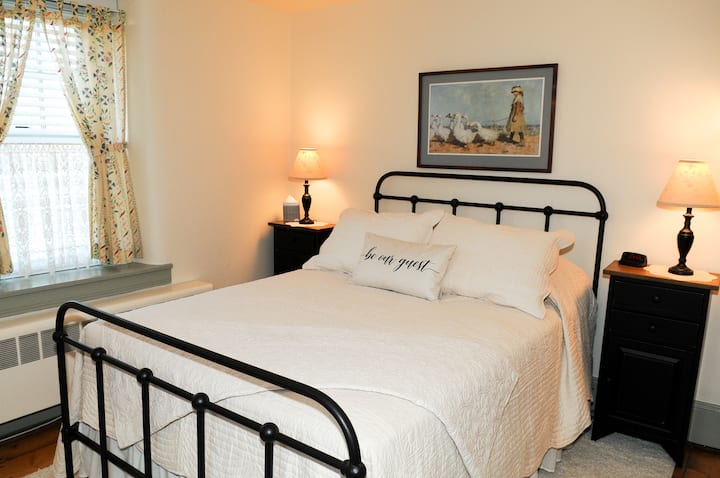 Ანტიკვარული რკინის ორადგილიანი საწოლი. 