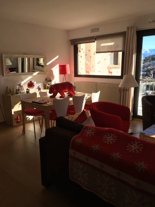 COIN SALLE 0 MANGER DONNANT SUR UN BALCON