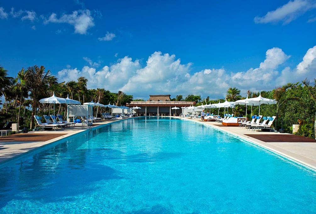 GRAND LUXXE POOL