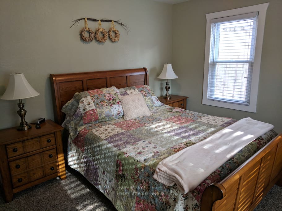 Bedroom #1 (Queen)