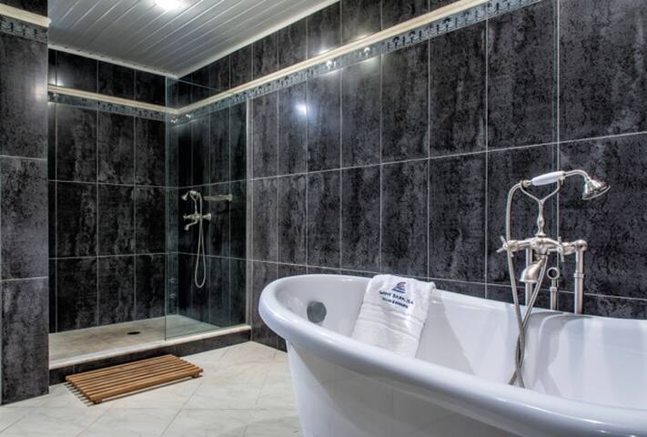 Lemuria Manor, Wine Dark Sea Villas gallery image 5