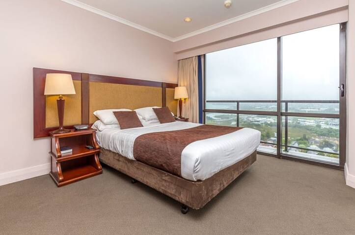 Studio Apartment with Spectacular City Views