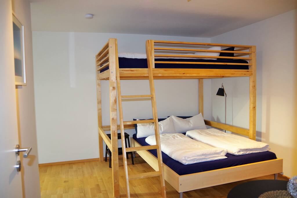 Schlafzimmer mit Hochbett