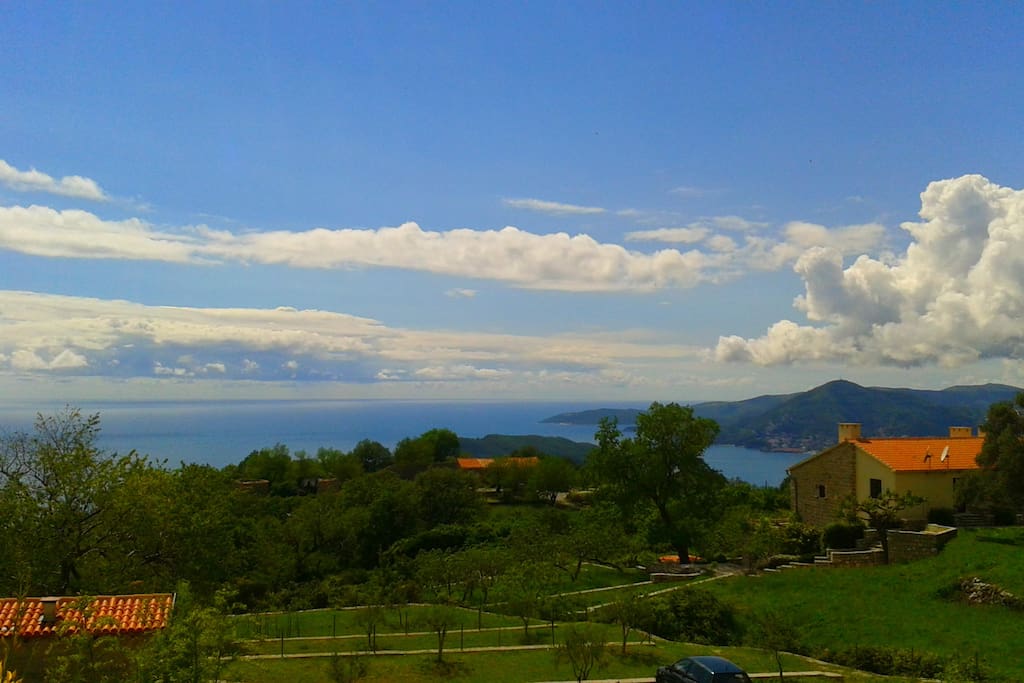 Enjoying this beautiful views over the sea and mountains.